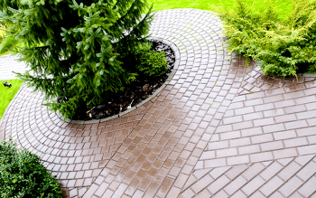 Кирпичная дорожка для участка