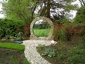 Зеркала в качестве садового декора