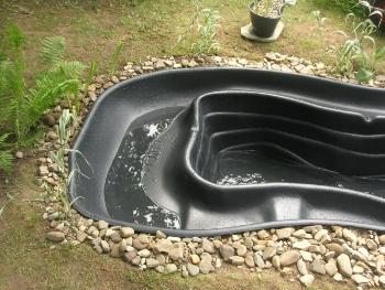 Как ухаживать за декоративным пластиковым прудом 