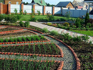 Грядки, как декоративный элемент садового участка