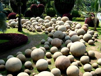 Использование камней в садовых композициях