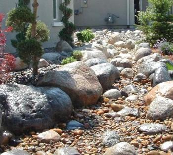 Создаем сухой ручей 